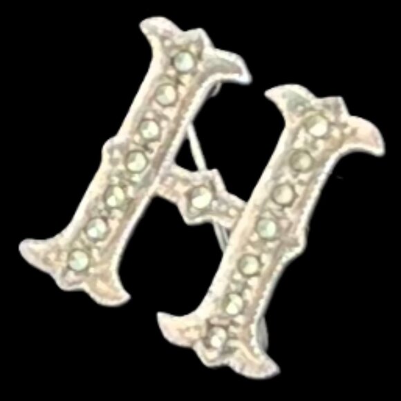 🆕 VINTAGE "H" Gothic Sterling Marcasite Pin 925 Silver Initial Brooch - Picture 1 of 3